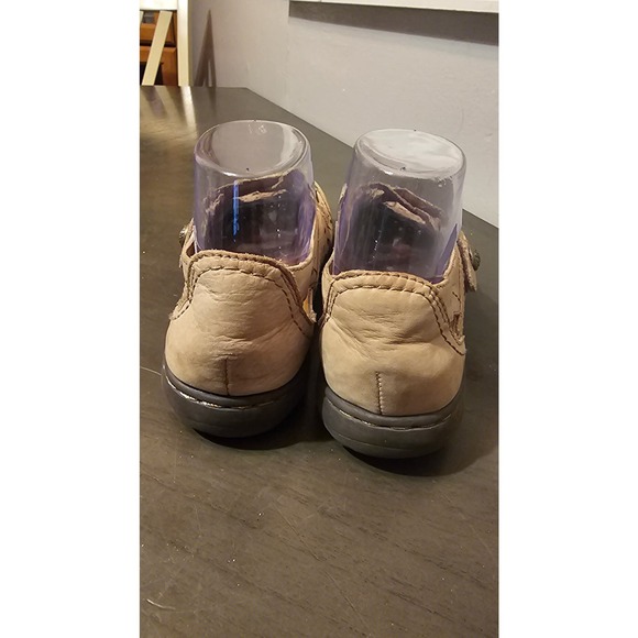 Cobb‎ Hilll neutral tan flats size 8 - Picture 4 of 6